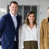 Pierre Maudet, Rebecca Ruiz et Mathias Reynard (de gauche à droite) ont présenté la campagne d'information lancée par les cantons de Genève, Vaud et Valais en matière d'agressions sexuelles. Cyril Zingaro/Keystone-ATS